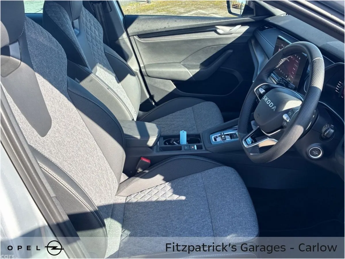 Skoda Octavia Saloon, Petrol, 2025, Grey