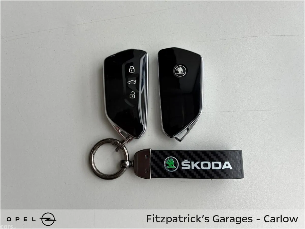 Skoda Octavia Saloon, Petrol, 2025, Grey