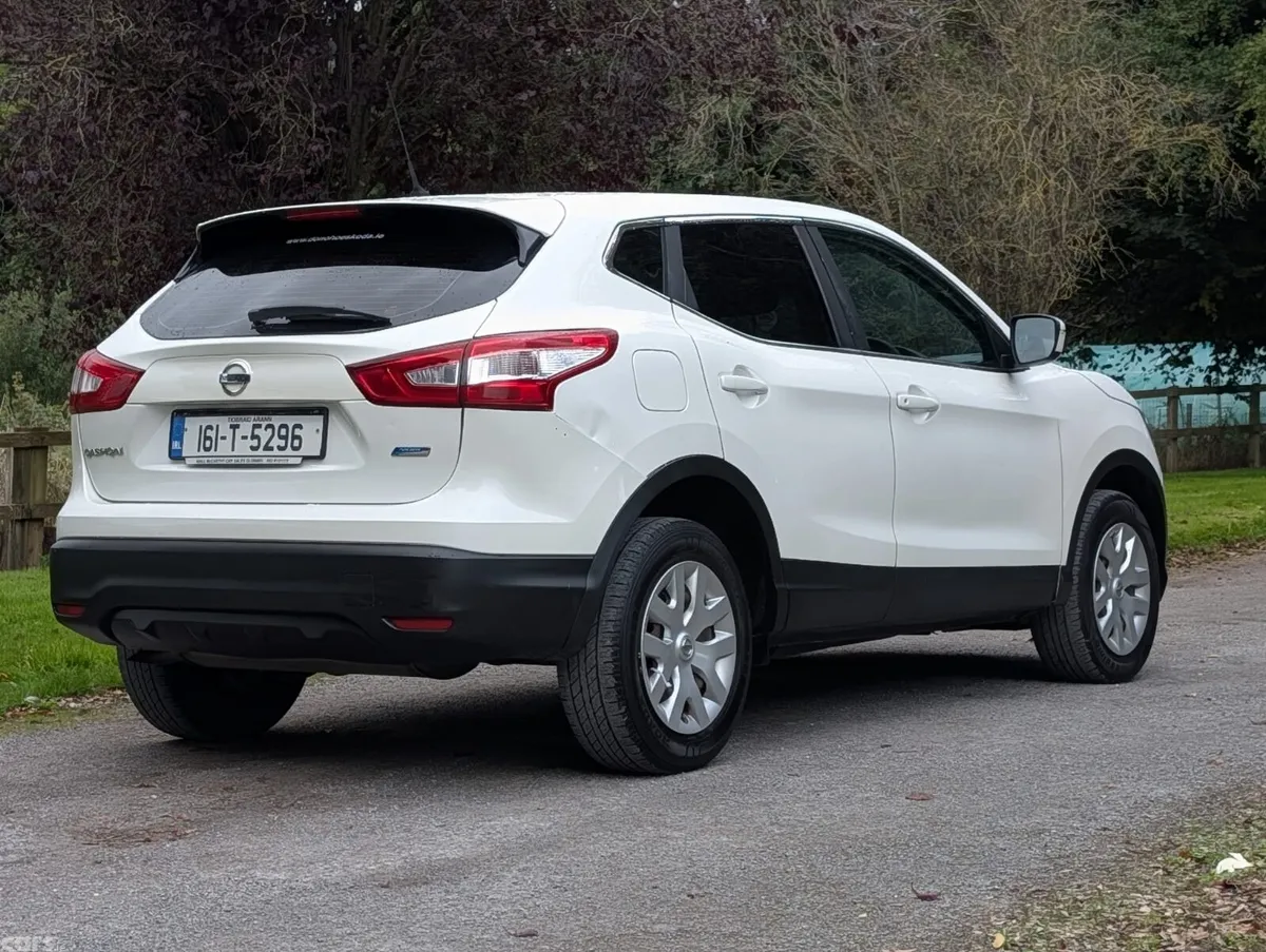 Nissan Qashqai Hatchback, Diesel, 2016, White