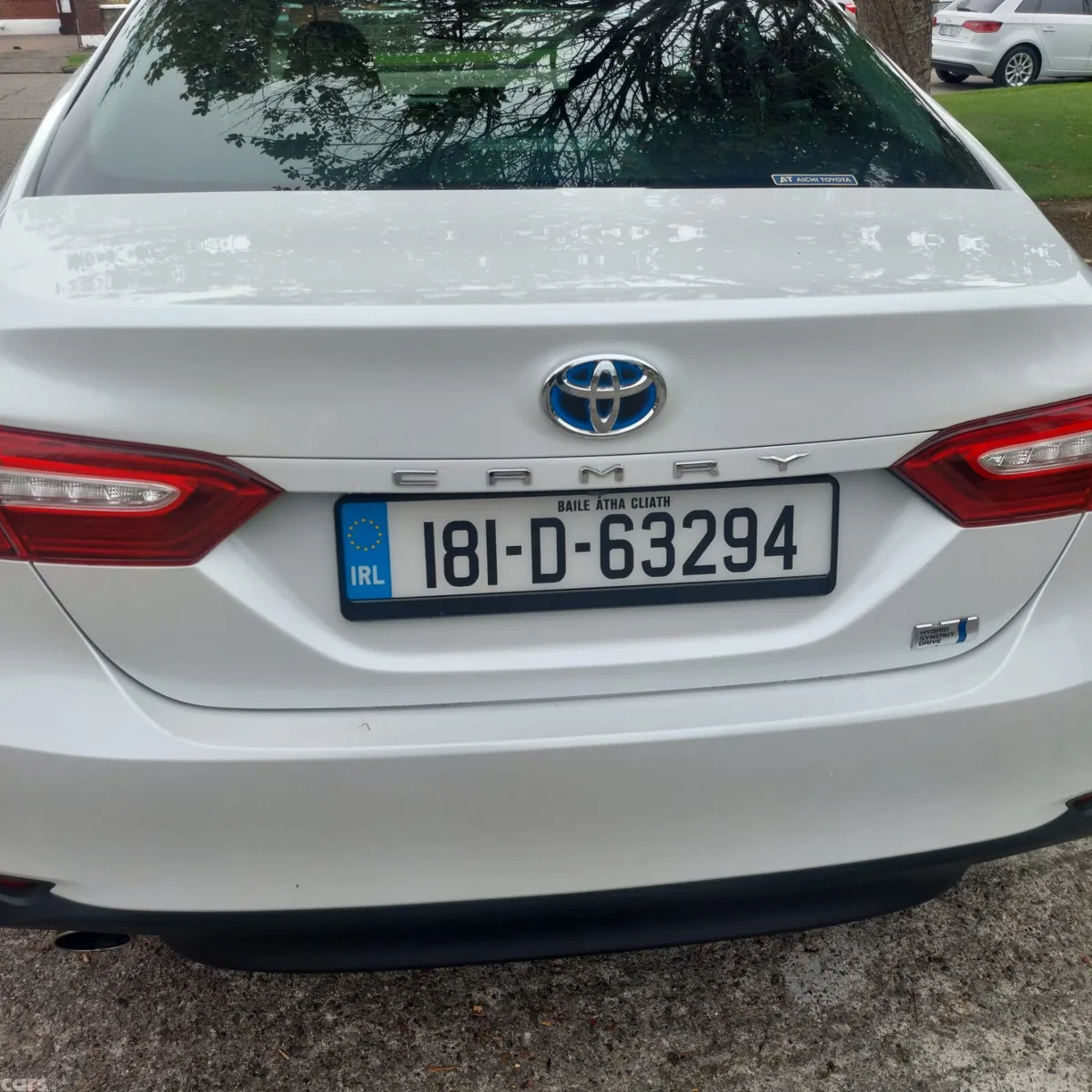 Toyota Camry Saloon, Petrol Hybrid, 2018, White
