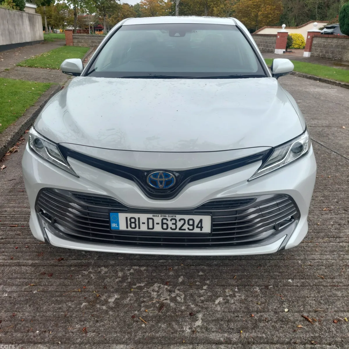 Toyota Camry Saloon, Petrol Hybrid, 2018, White