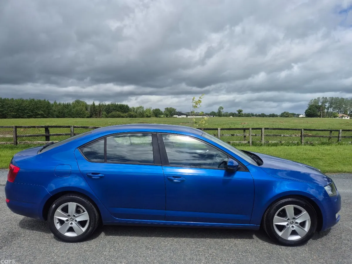 Skoda Octavia Saloon, Diesel, 2016, Blue