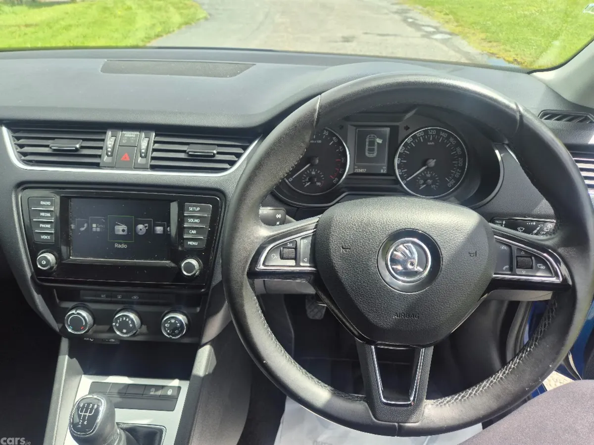 Skoda Octavia Saloon, Diesel, 2016, Blue