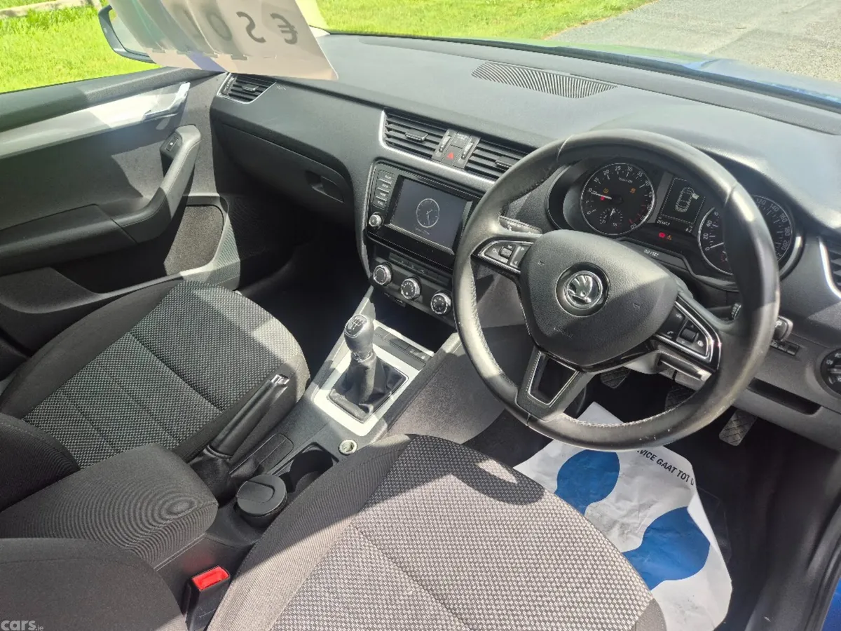 Skoda Octavia Saloon, Diesel, 2016, Blue