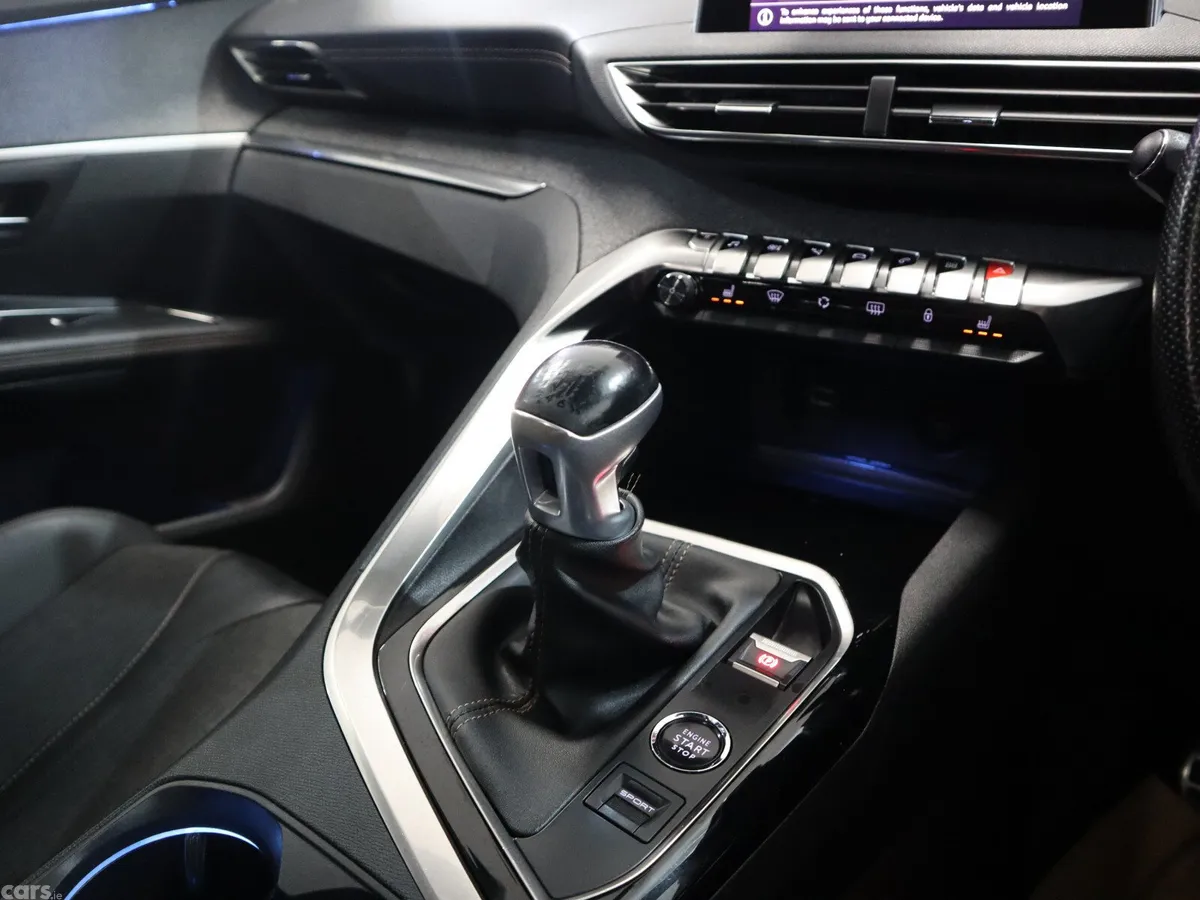 Peugeot 5008 MPV, Diesel, 2019, White