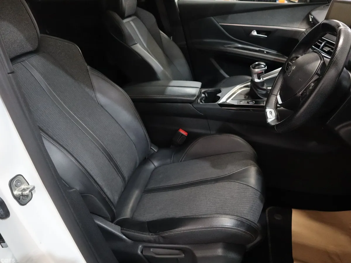 Peugeot 5008 MPV, Diesel, 2019, White