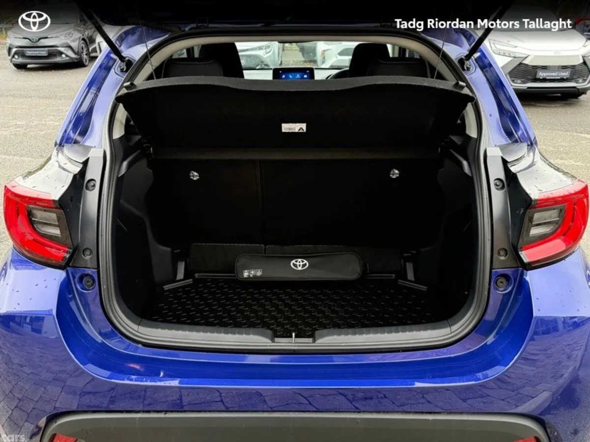 Toyota Yaris Hatchback, Petrol Hybrid, 2025, Blue