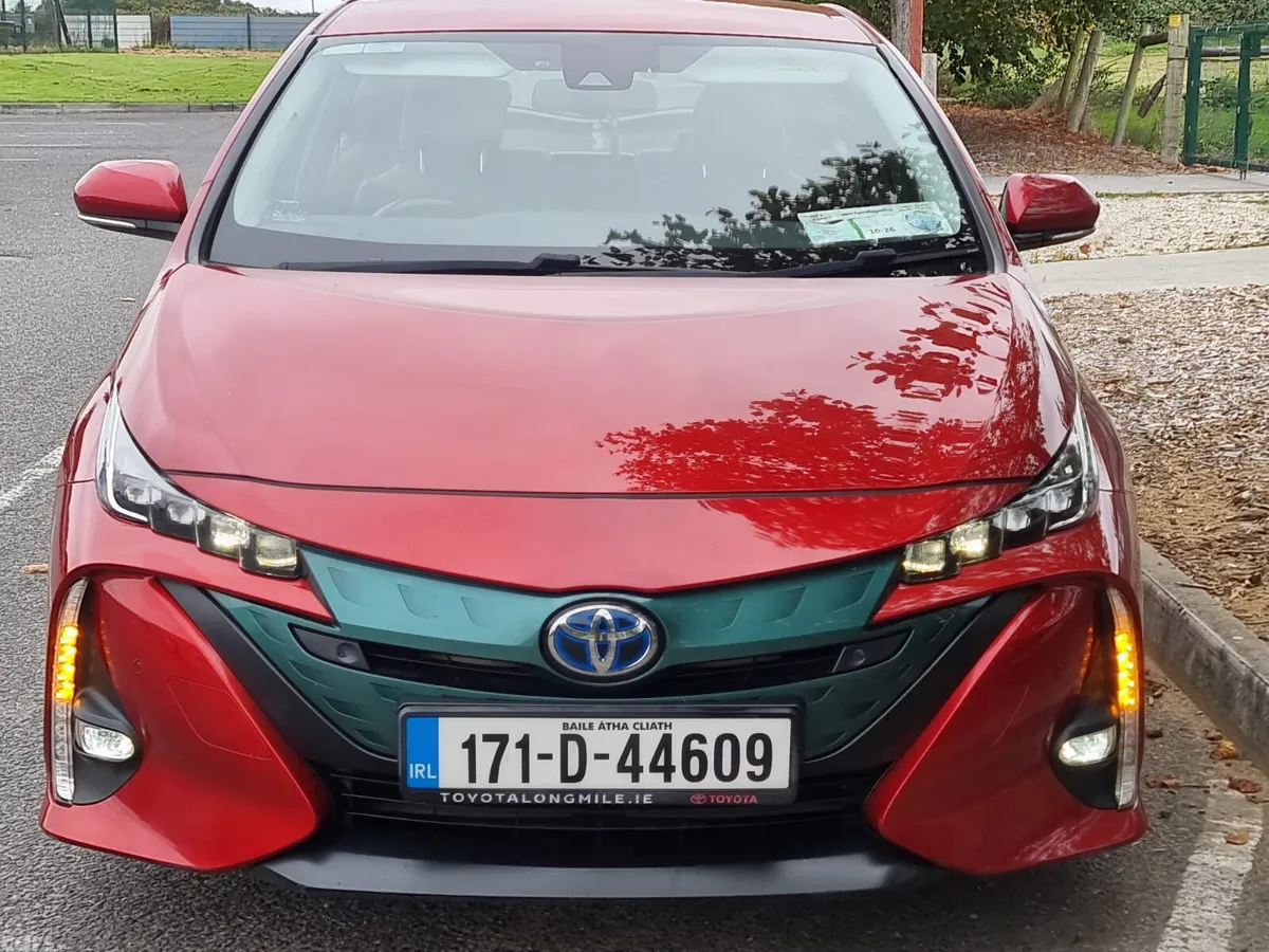 Toyota Prius Hatchback, Petrol Hybrid, 2017, Red