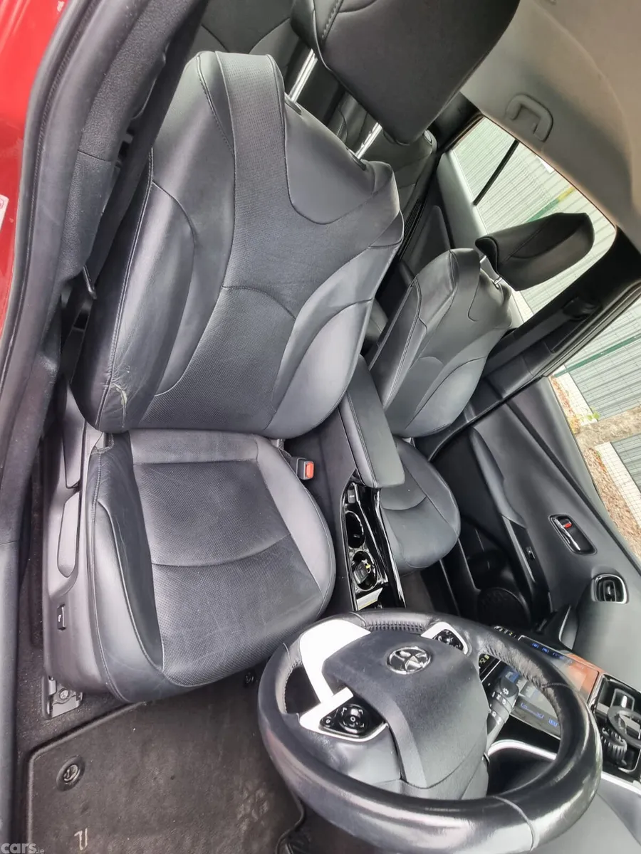 Toyota Prius Hatchback, Petrol Hybrid, 2017, Red