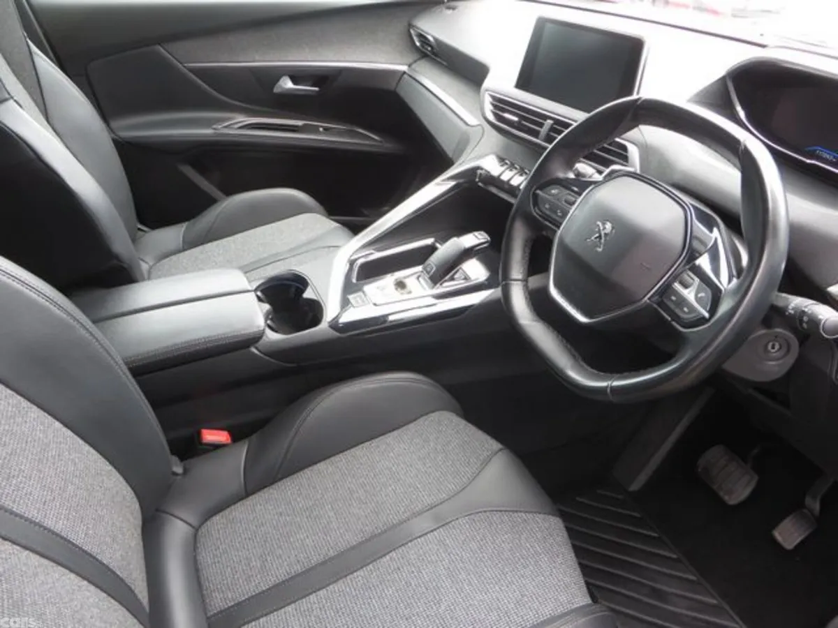 Peugeot 5008 MPV, Diesel, 2020, Grey