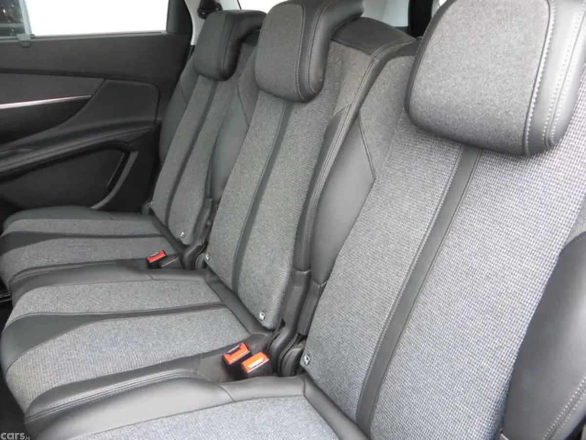 Peugeot 5008 MPV, Diesel, 2020, Grey