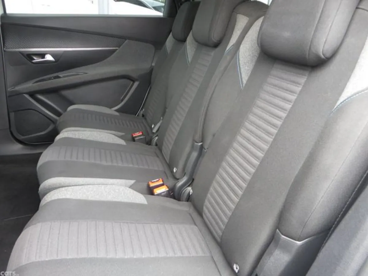 Peugeot 5008 Hatchback, Diesel, 2023, White