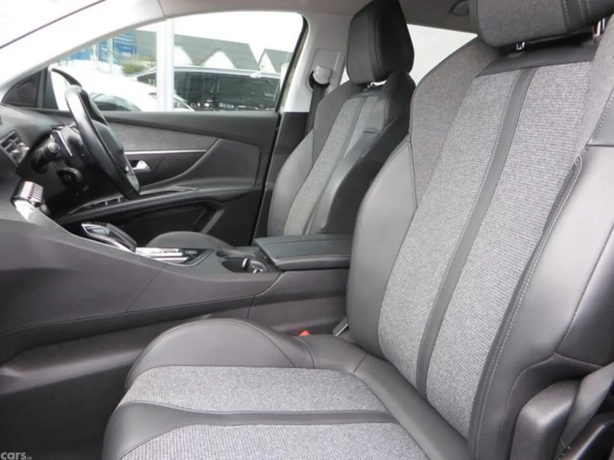 Peugeot 5008 MPV, Diesel, 2020, Grey
