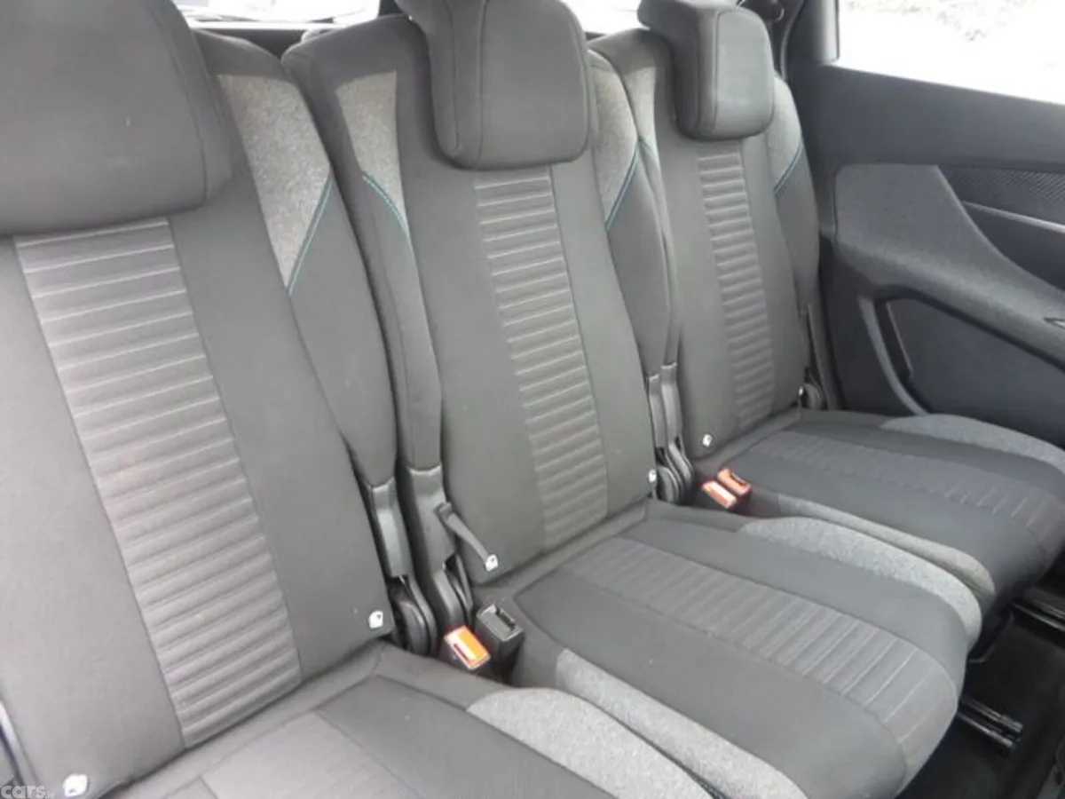 Peugeot 5008 Hatchback, Diesel, 2023, White