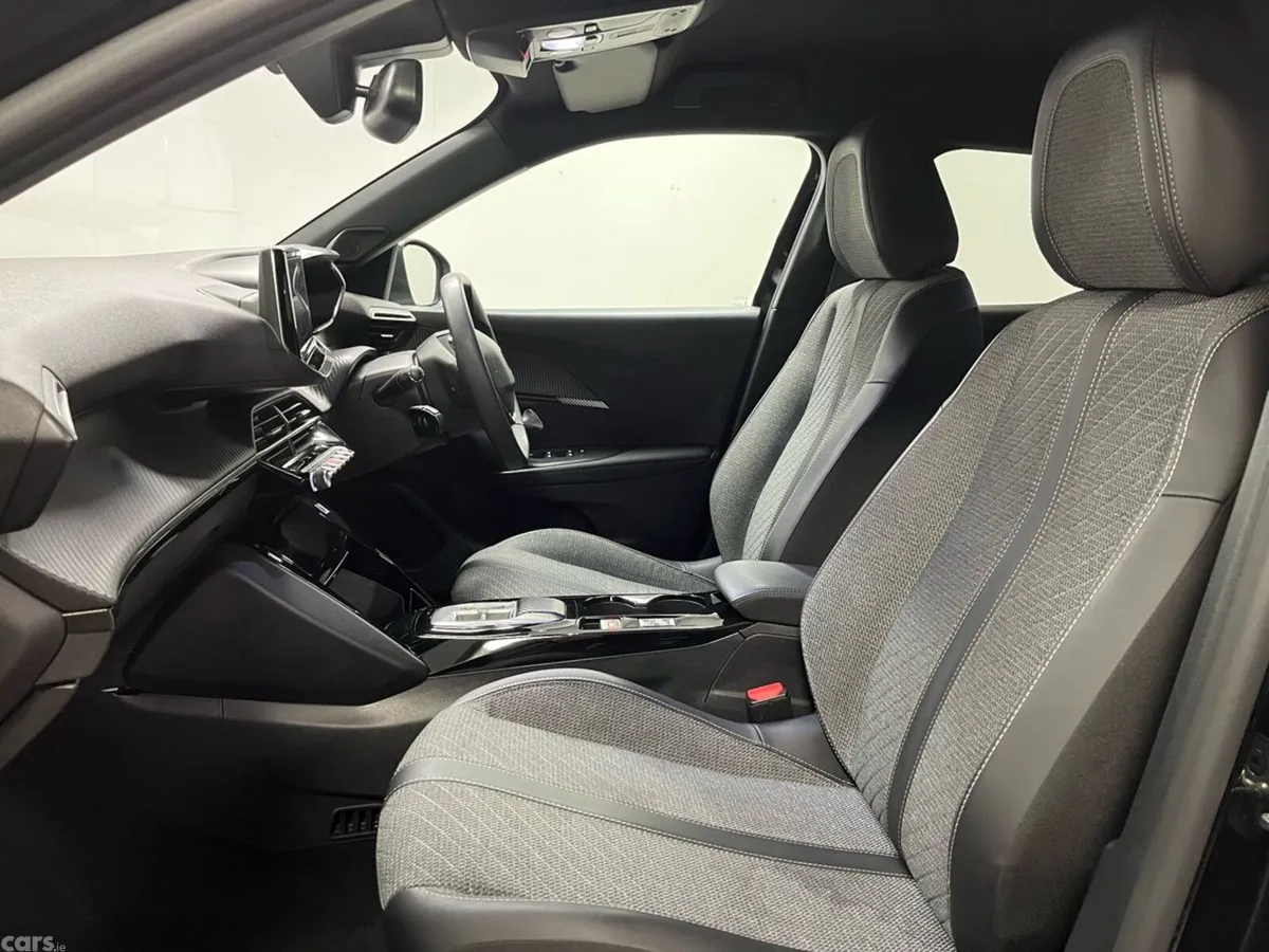 Peugeot 2008 SUV, Electric, 2024, Black
