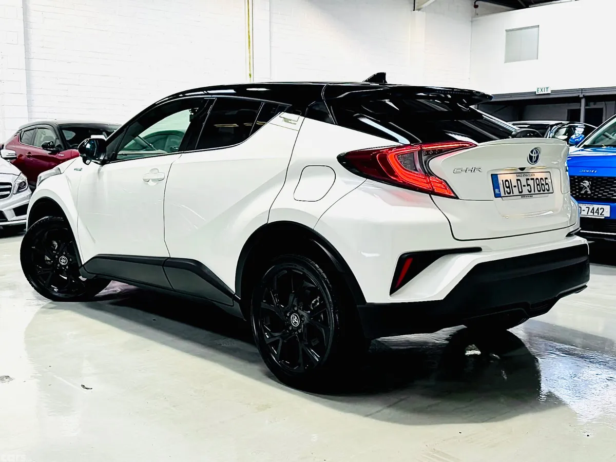 Toyota C-HR SUV, Petrol Hybrid, 2019, White