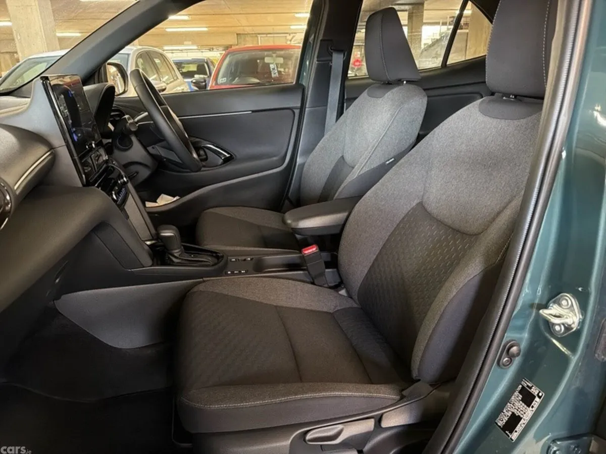 Toyota Yaris Cross Hatchback, Petrol Hybrid, 2026, Green
