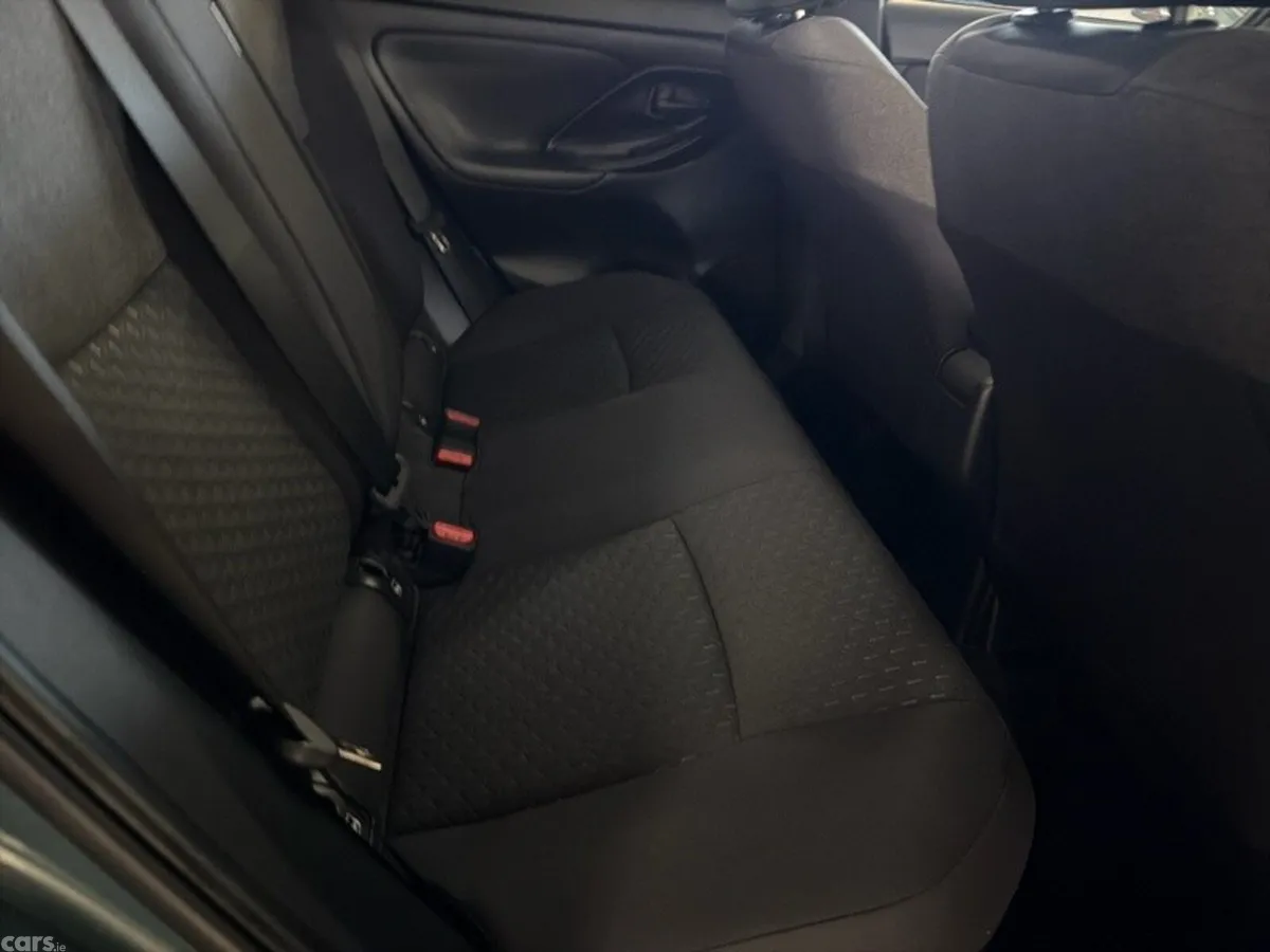 Toyota Yaris Cross Hatchback, Petrol Hybrid, 2026, Green