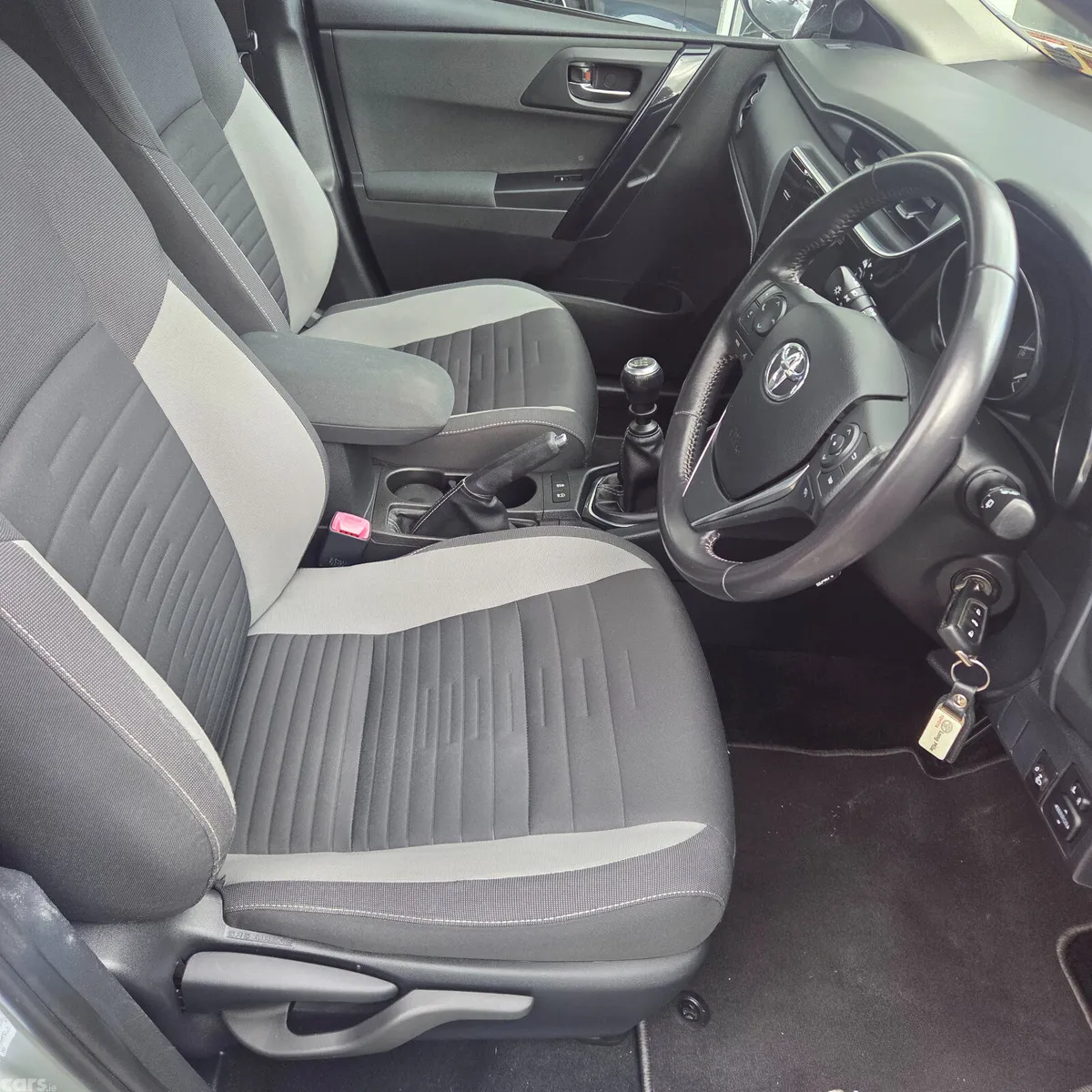Toyota Auris Hatchback, Petrol, 2016, Grey