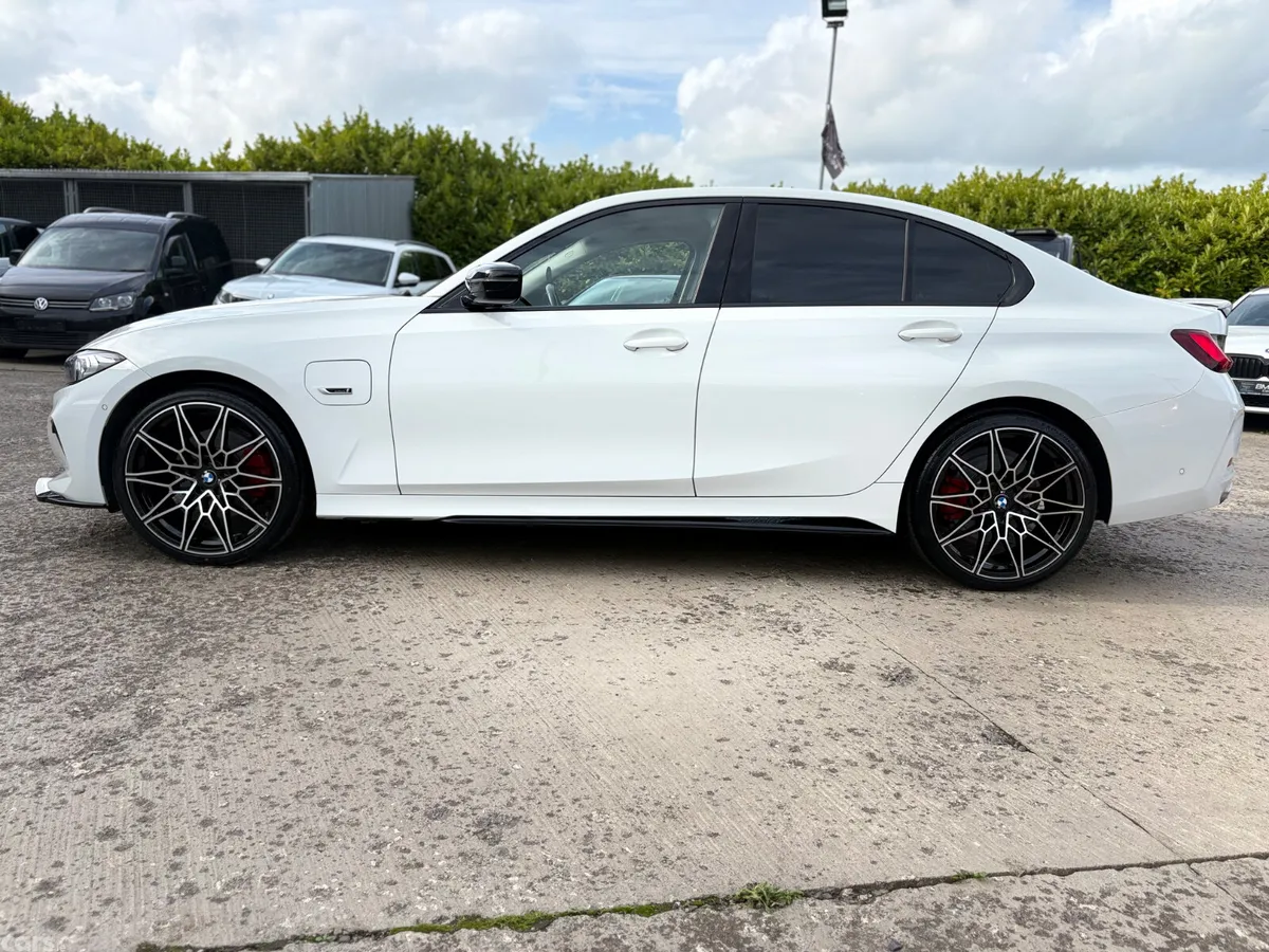 BMW 3-Series Saloon, Petrol Hybrid, 2022, White