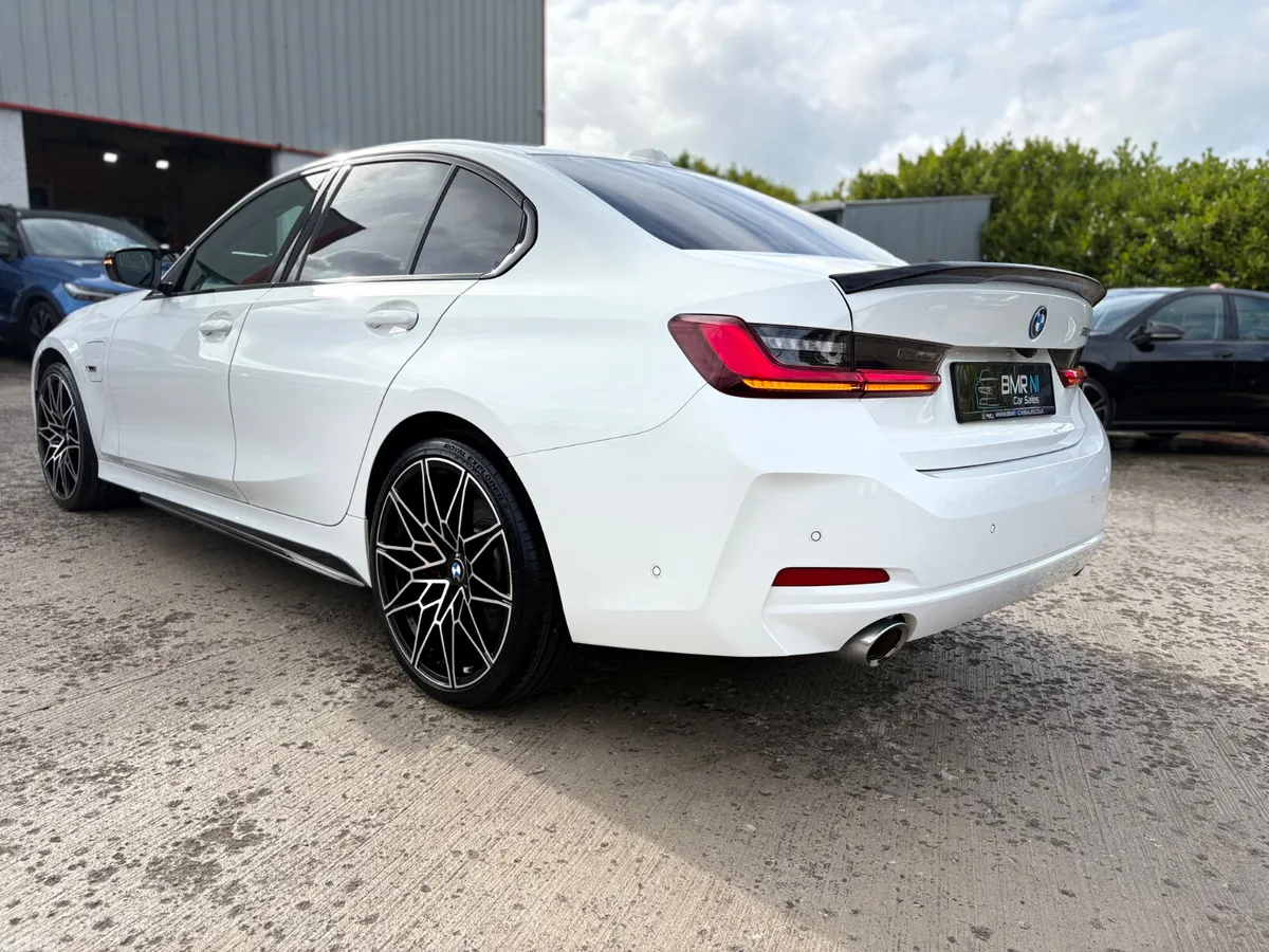 BMW 3-Series Saloon, Petrol Hybrid, 2022, White
