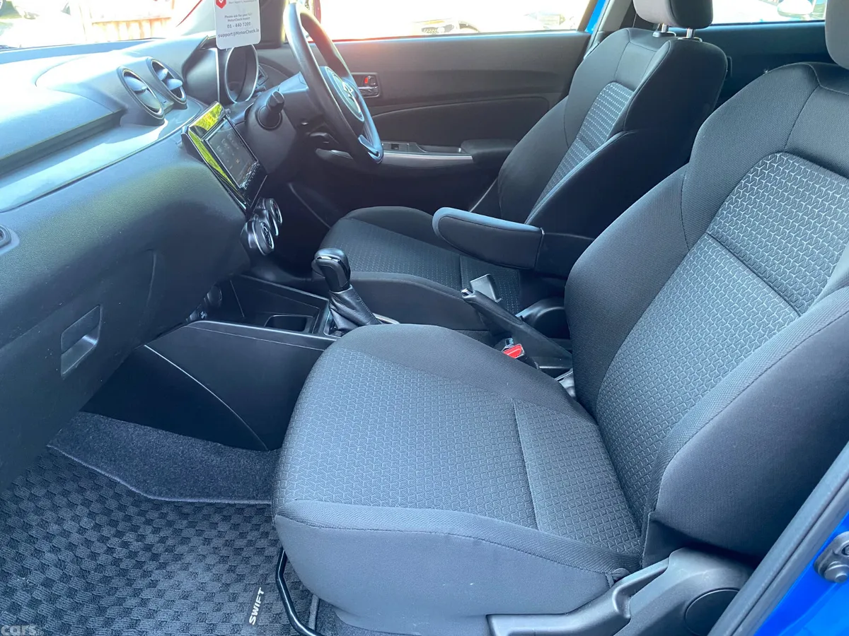 Suzuki Swift Hatchback, Petrol, 2022, Blue