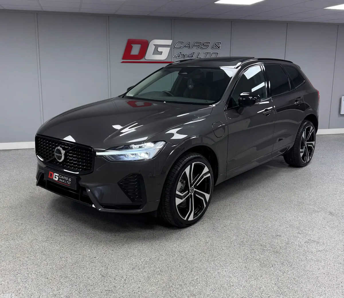 Volvo XC60 SUV, Petrol Hybrid, 2023, Grey