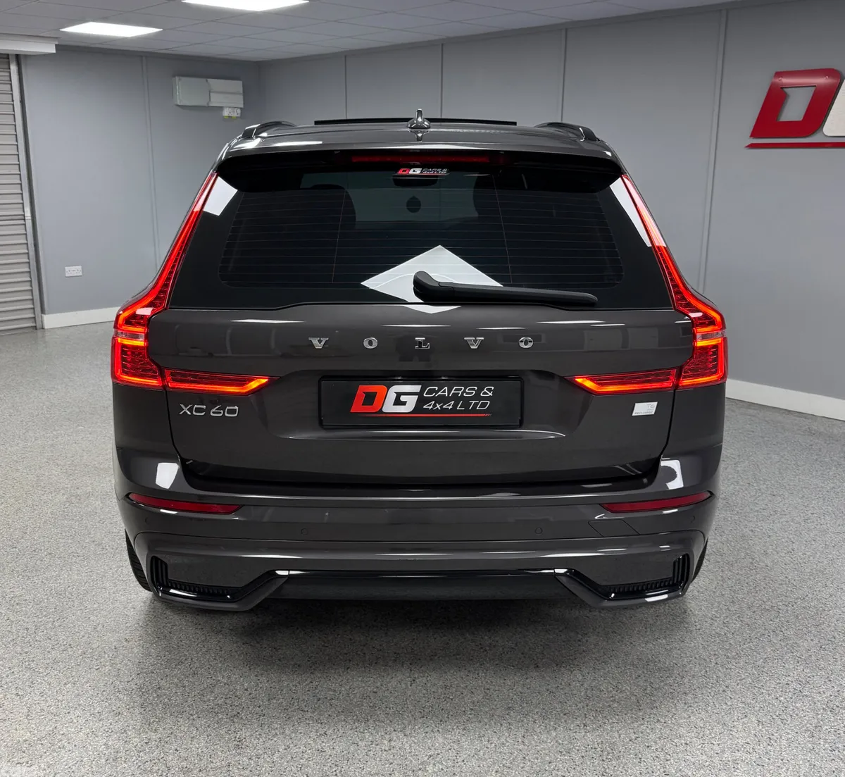 Volvo XC60 SUV, Petrol Hybrid, 2023, Grey