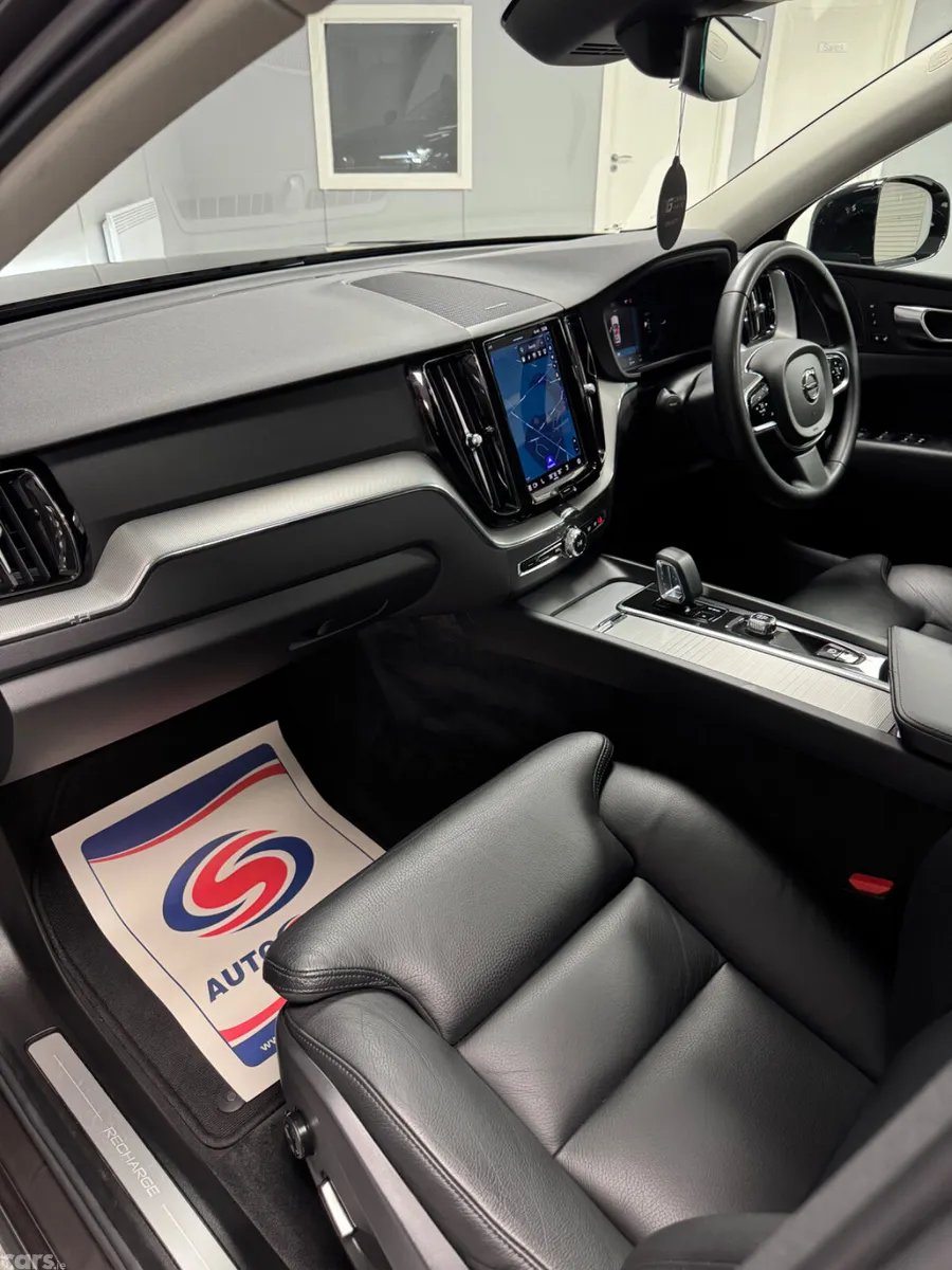 Volvo XC60 SUV, Petrol Hybrid, 2023, Grey
