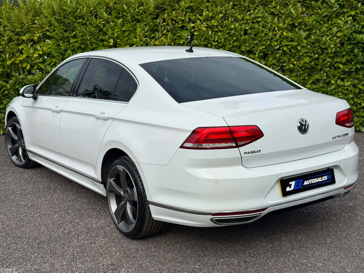 Volkswagen Passat Saloon, Diesel, 2017, White