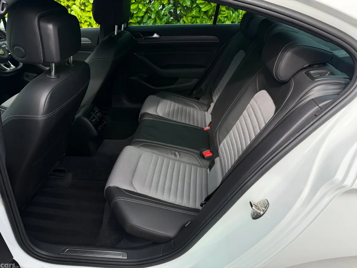 Volkswagen Passat Saloon, Diesel, 2017, White
