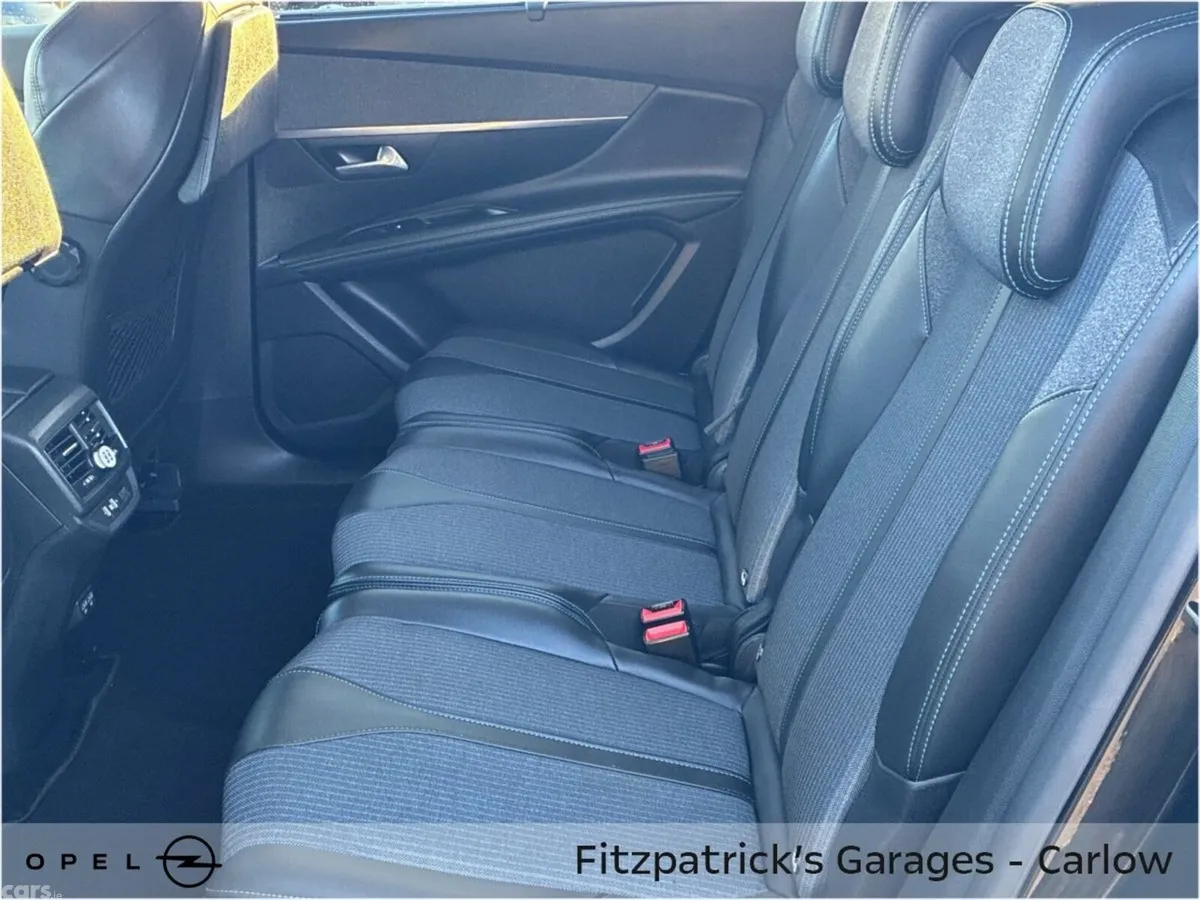 Peugeot 5008 MPV, Diesel, 2021, Black
