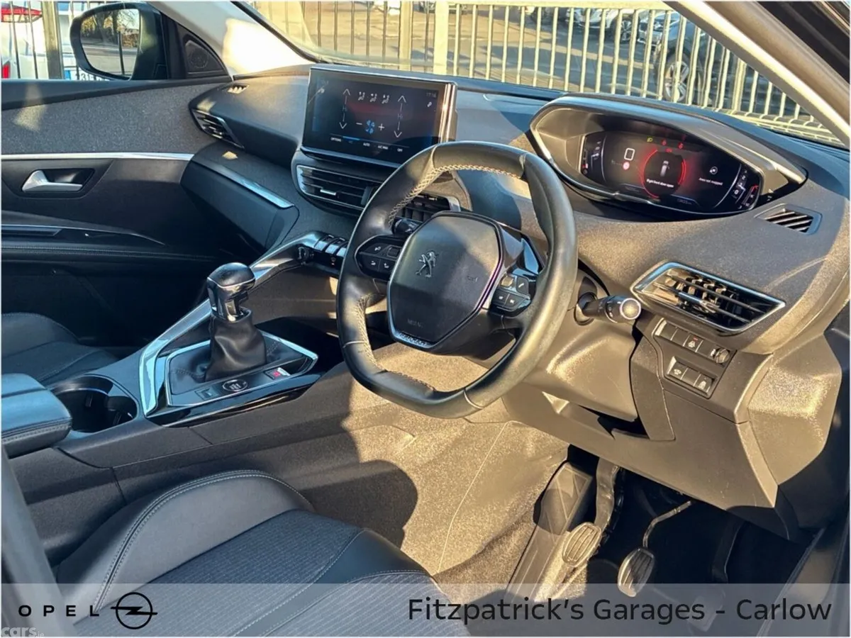 Peugeot 5008 MPV, Diesel, 2021, Black