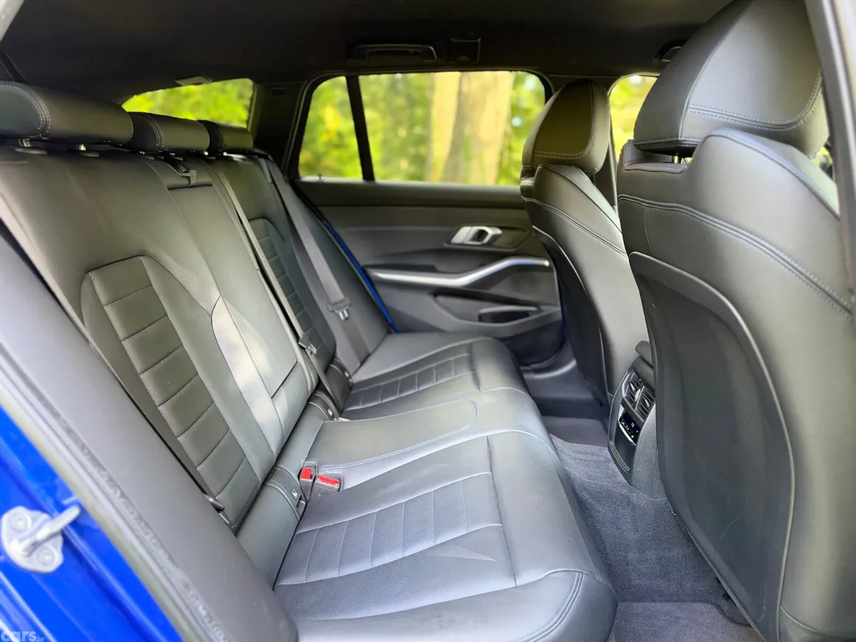 BMW 3-Series Estate, Diesel, 2022, Blue