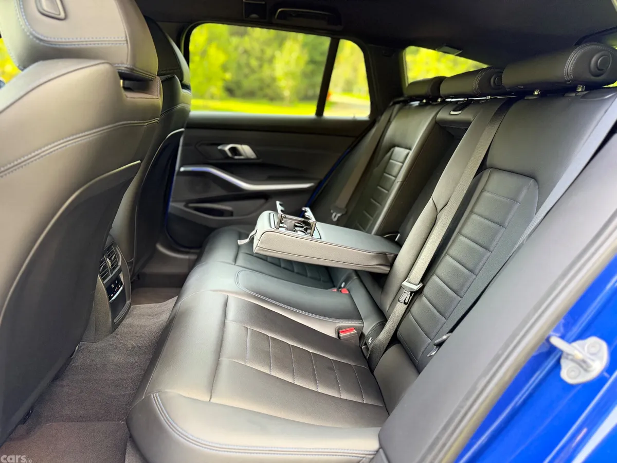 BMW 3-Series Estate, Diesel, 2022, Blue