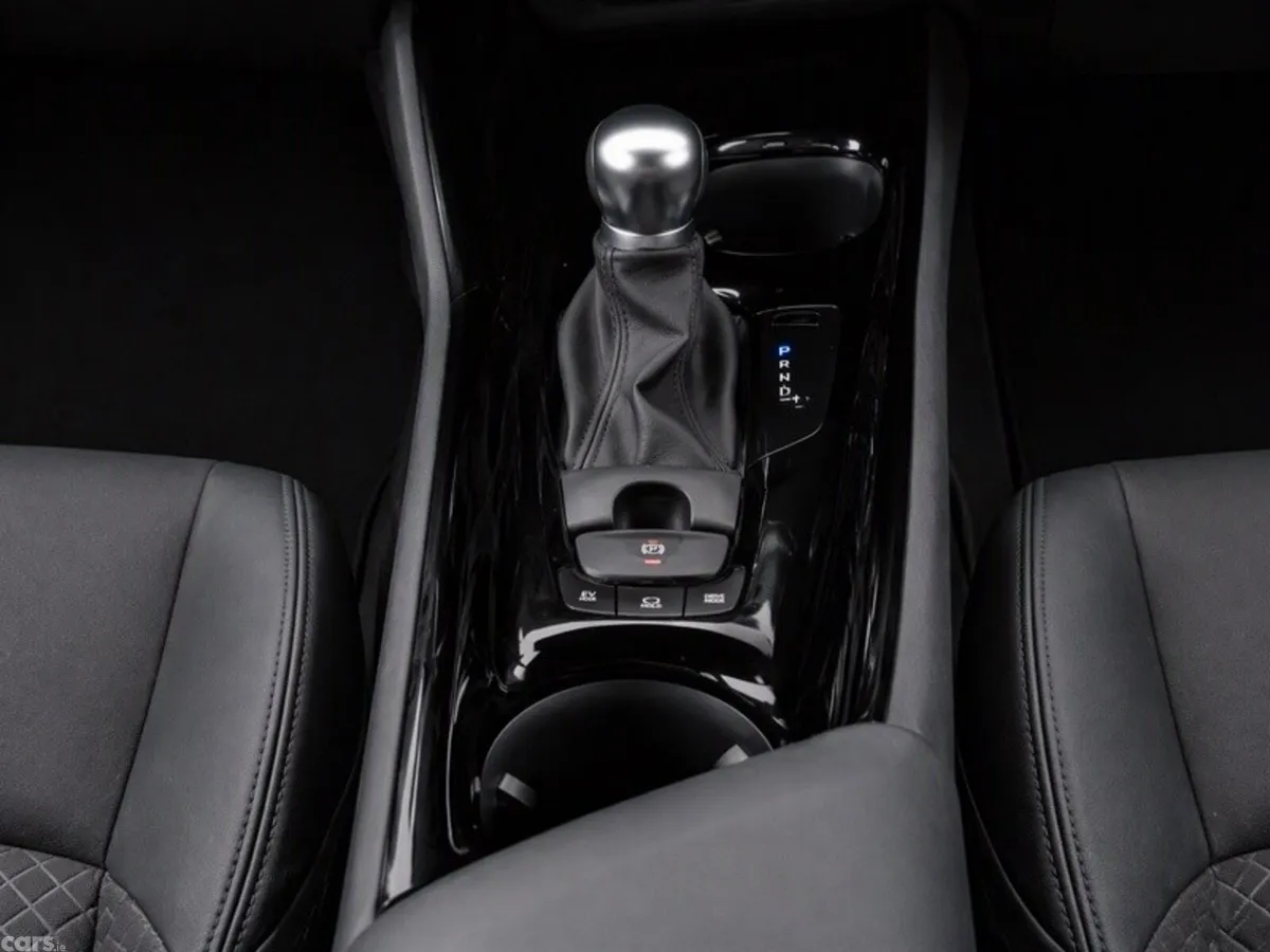 Toyota C-HR SUV, Petrol Hybrid, 2023, White