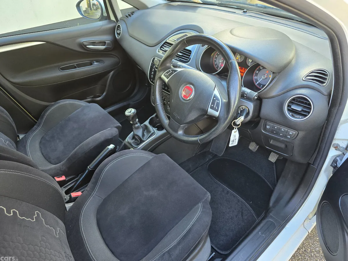 Fiat Punto Hatchback, Petrol, 2014, White