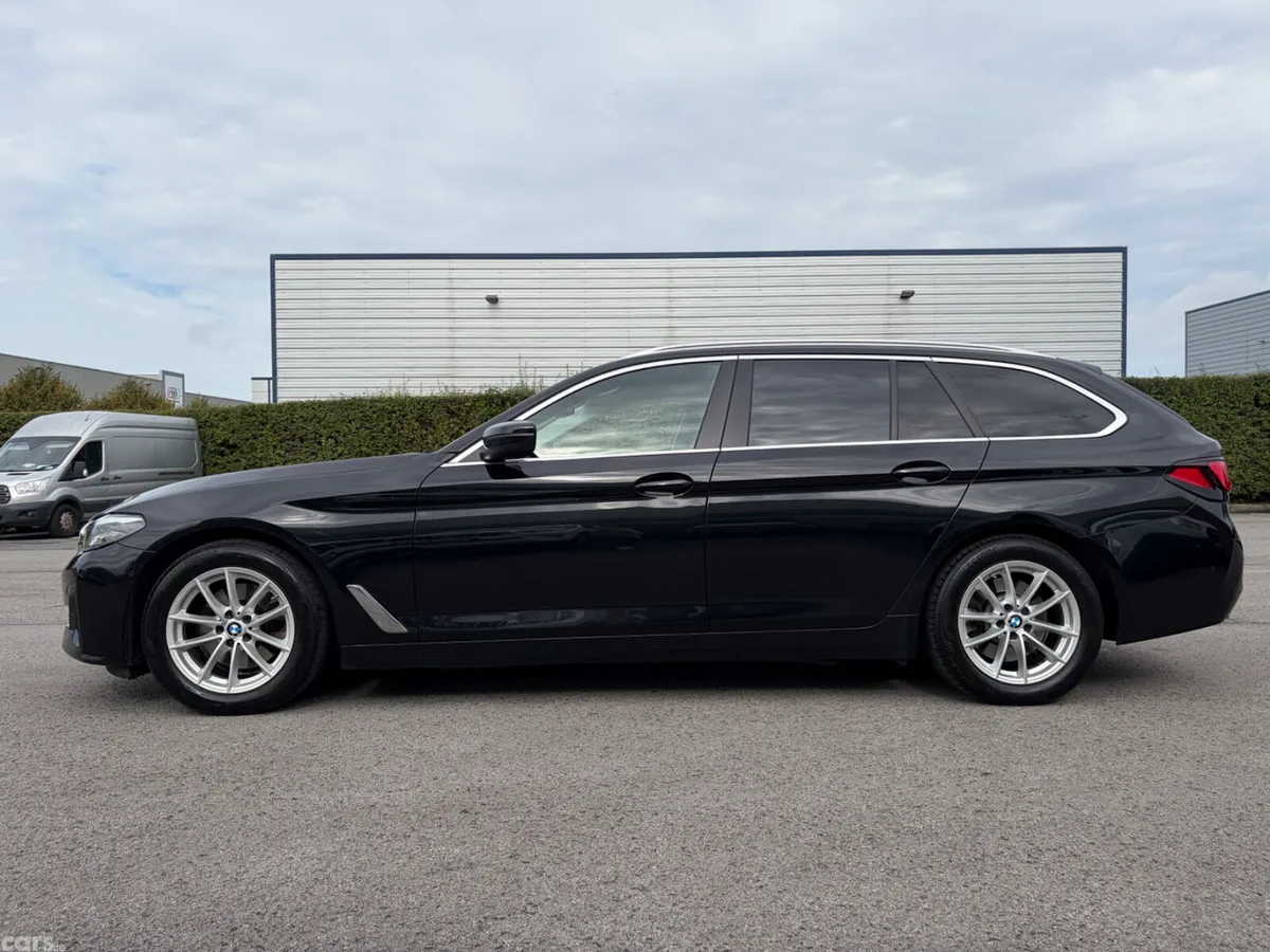 BMW 5-Series Estate/Jeep, Diesel, 2023, Black