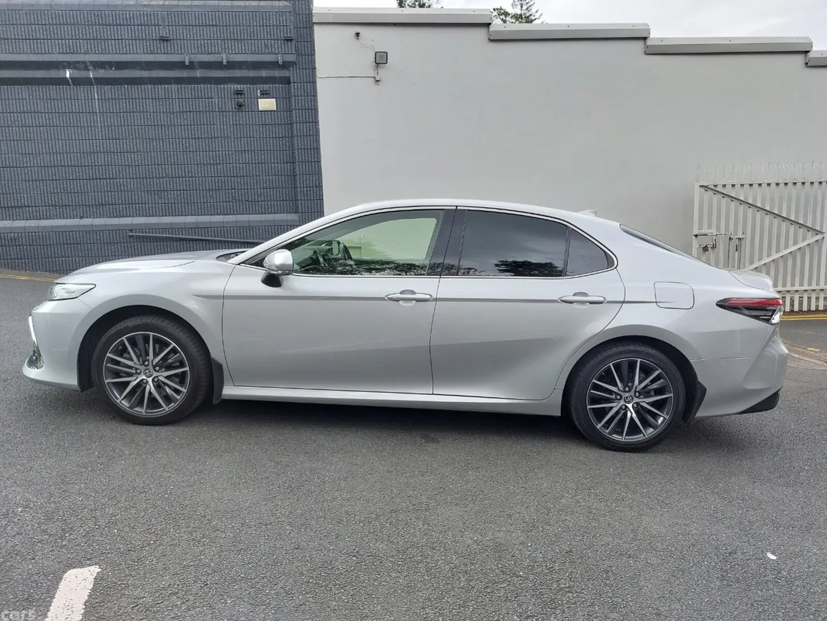 Toyota Camry Saloon, Petrol Hybrid, 2022, Grey