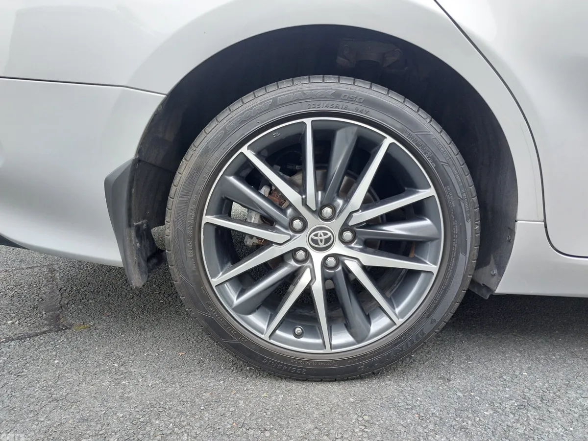 Toyota Camry Saloon, Petrol Hybrid, 2022, Grey