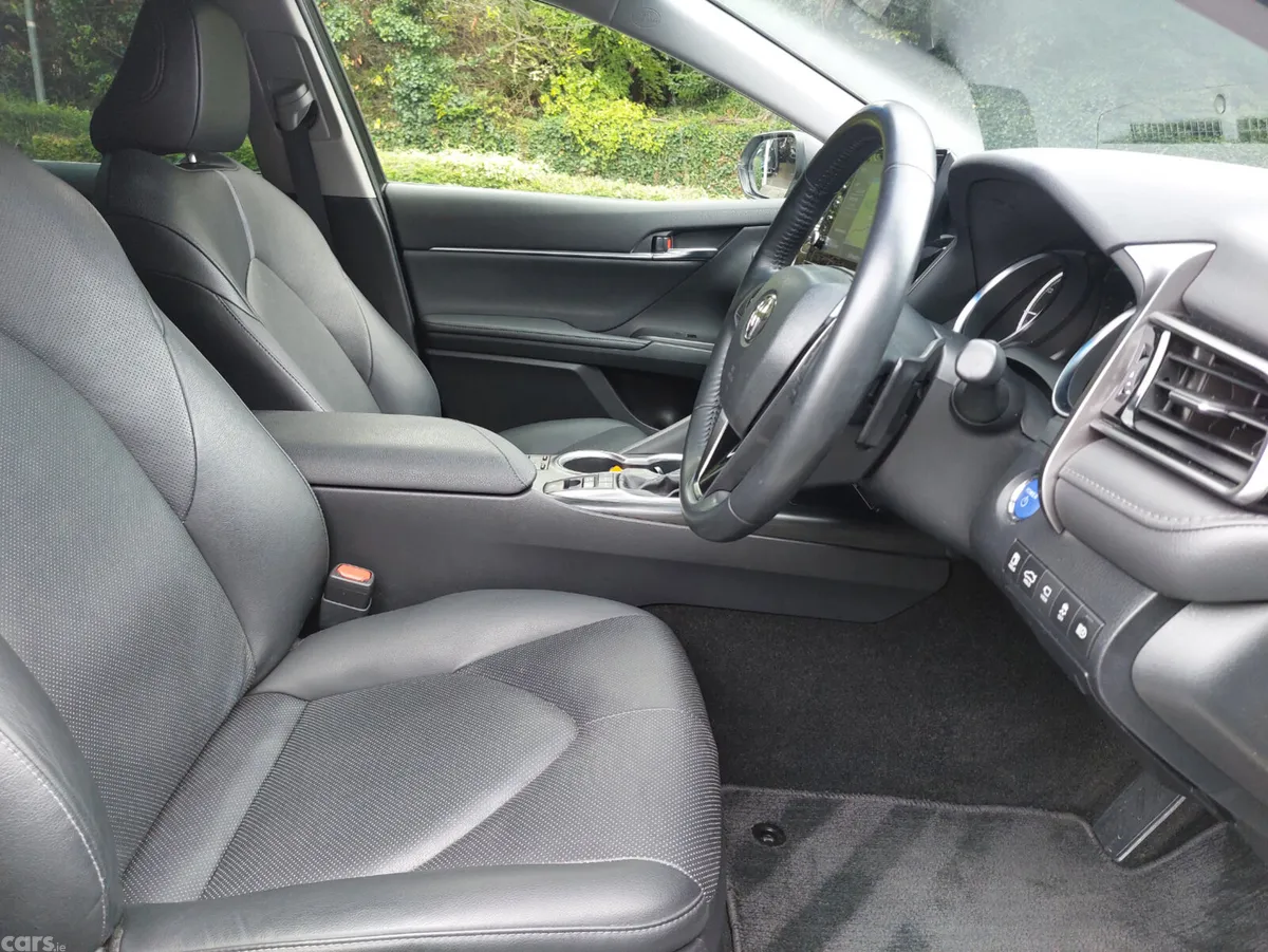 Toyota Camry Saloon, Petrol Hybrid, 2022, Grey