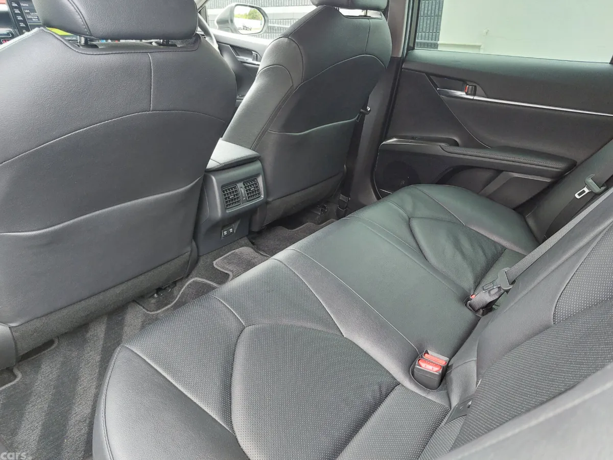 Toyota Camry Saloon, Petrol Hybrid, 2022, Grey