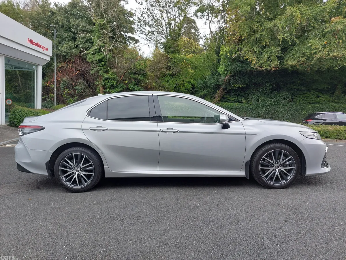 Toyota Camry Saloon, Petrol Hybrid, 2022, Grey