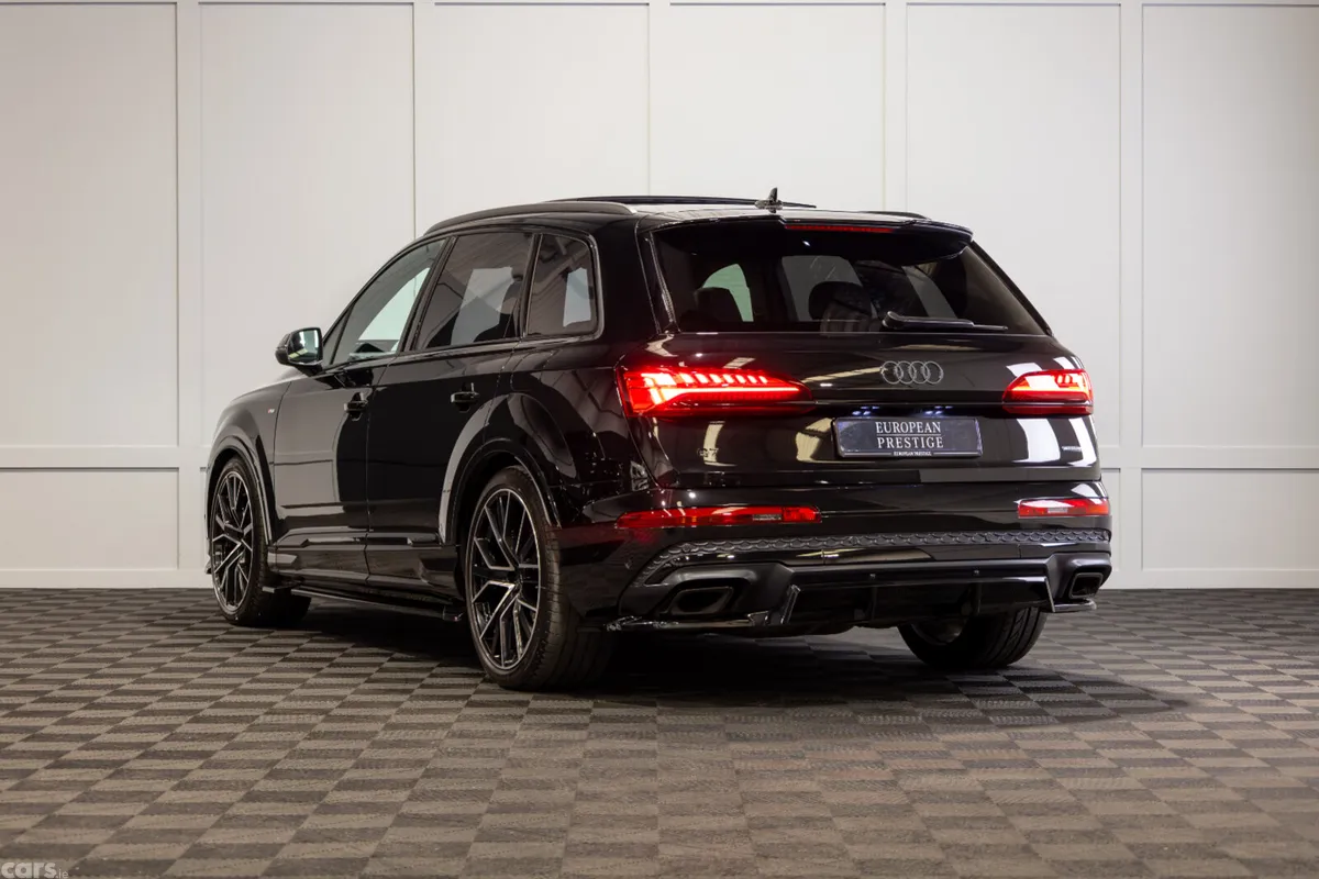 Audi Q7 SUV, Petrol Plug-in Hybrid, 2025, Black