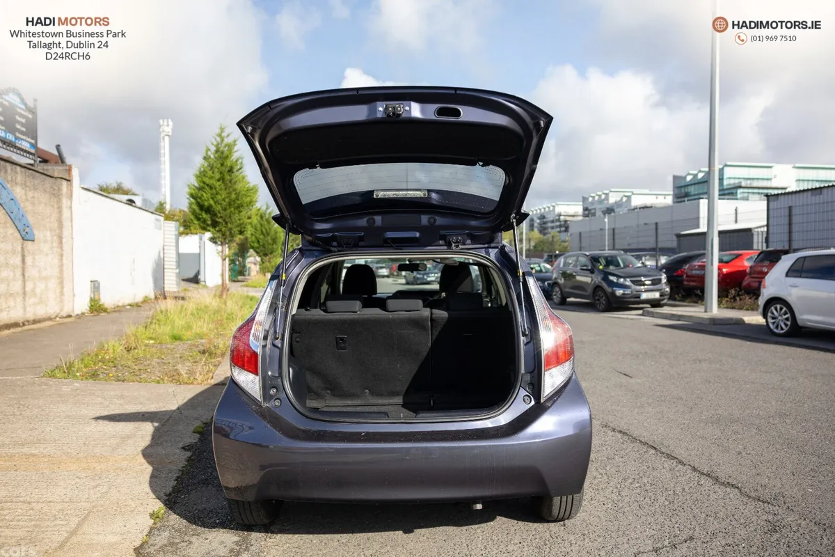 Toyota Aqua Hatchback, Petrol Hybrid, 2015, Blue
