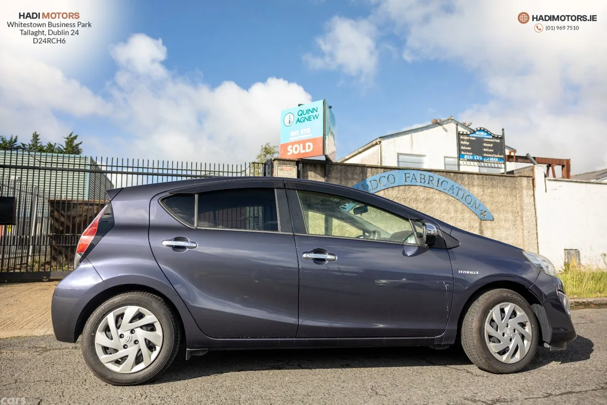 Toyota Aqua Hatchback, Petrol Hybrid, 2015, Blue
