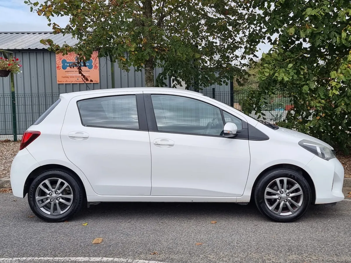 Toyota Yaris Hatchback, Petrol, 2015, White
