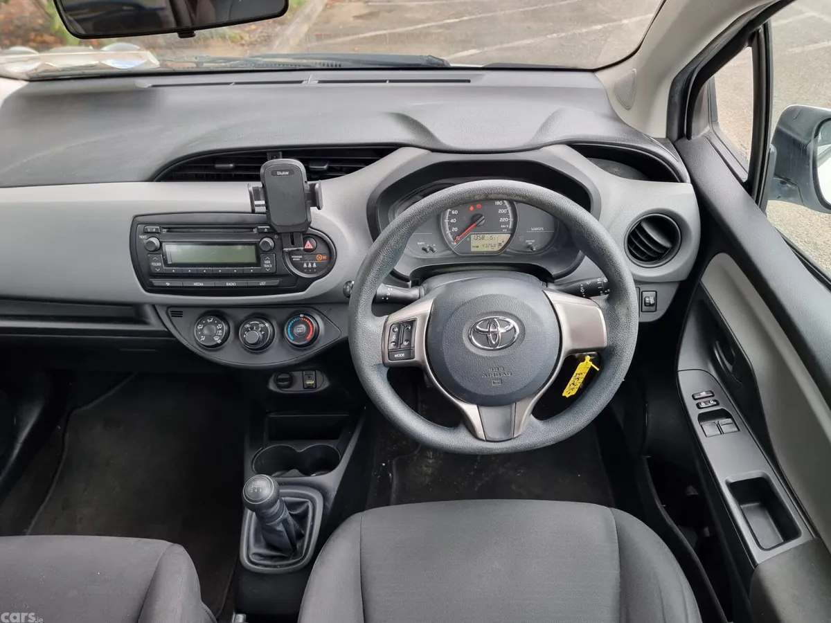 Toyota Yaris Hatchback, Petrol, 2015, White