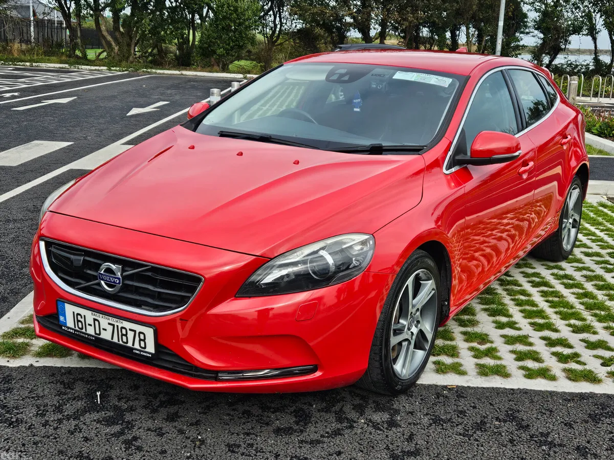 Volvo V40 Hatchback, Diesel, 2016, Red