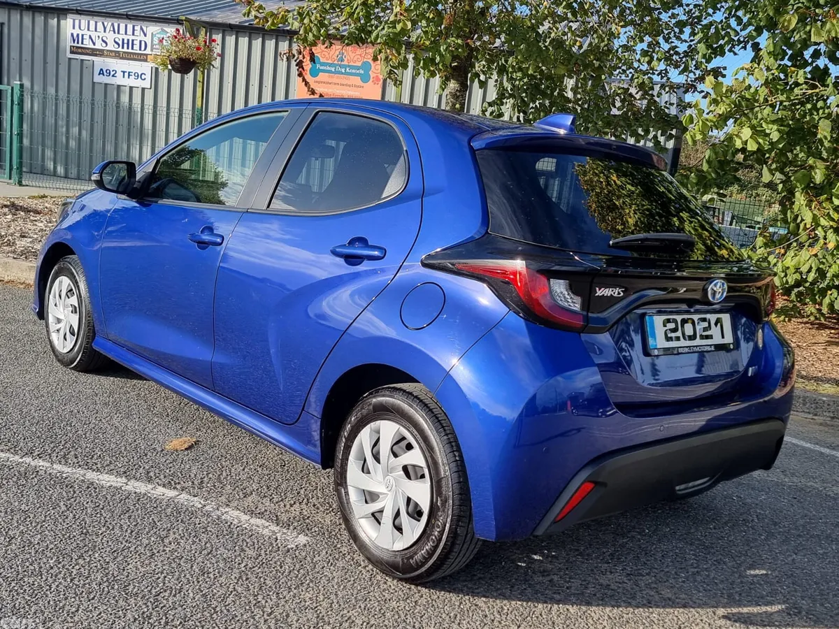 Toyota Yaris Hatchback, Petrol Hybrid, 2021, Blue